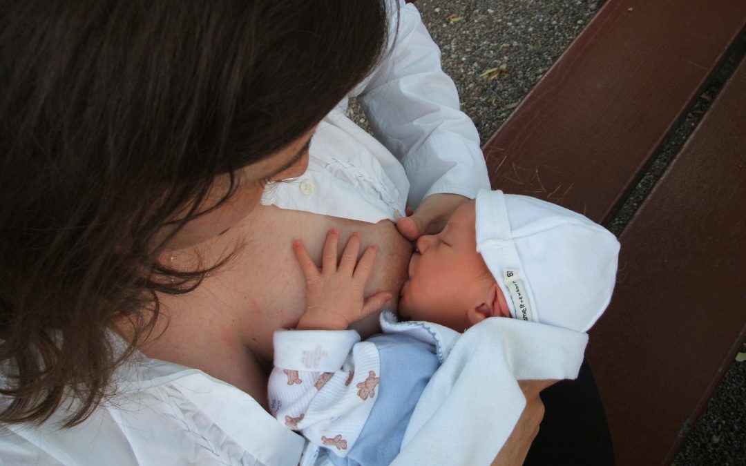 Newborn Baby Essentials for Breastfeeding